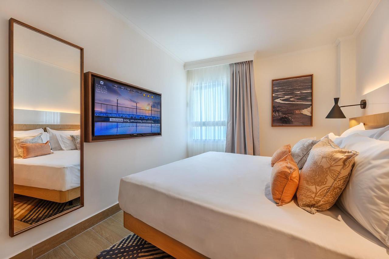 Sea Tower By Isrotel Design เทลอาวีฟ ภายนอก รูปภาพ